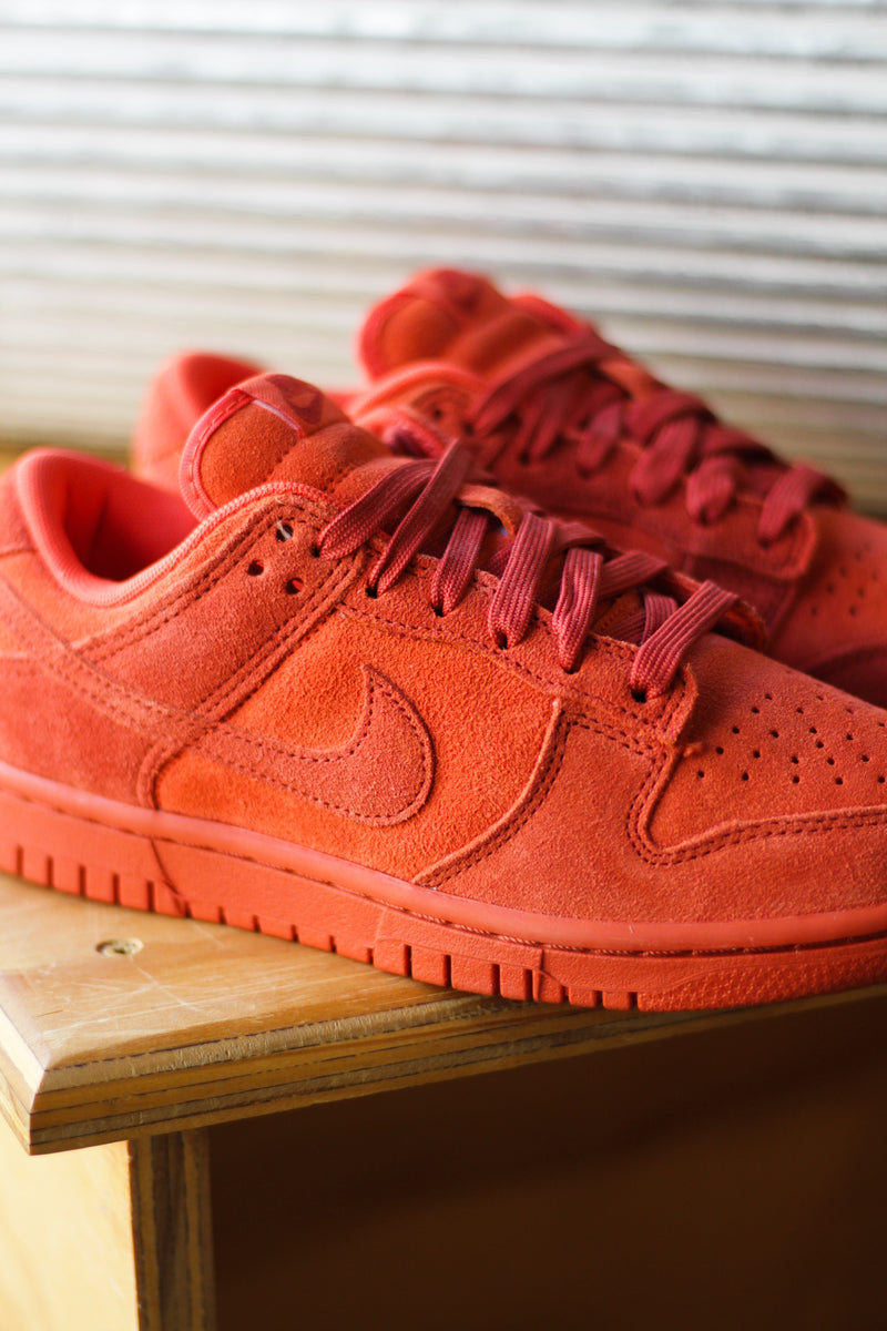 W DUNK LOW SE "PICANTE RED"