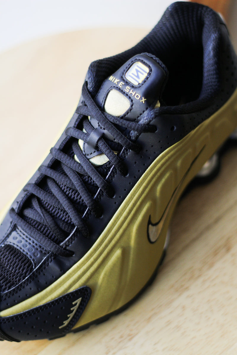 W SHOX R4 "METALLIC GOLD"