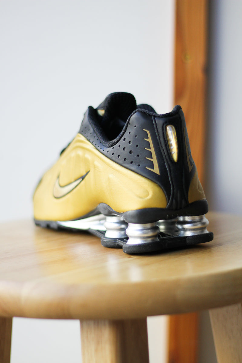 W SHOX R4 "METALLIC GOLD"