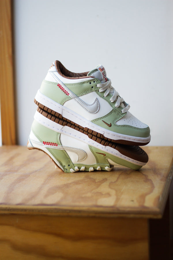 NIKE DUNK LOW (GS) "SAIL/LIGHT BONE-WHITE-OLIVE AURA"