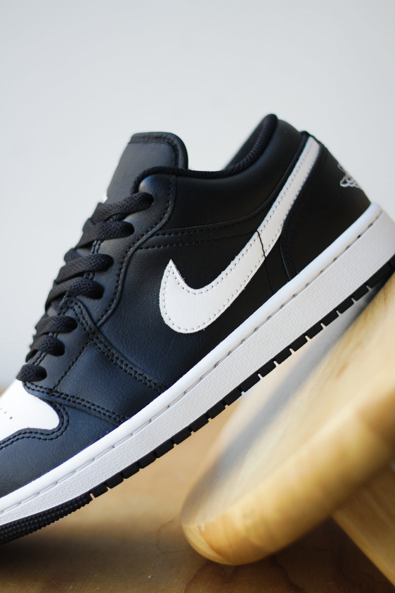 AIR JORDAN 1 LOW "BLACK/SUMMIT WHITE"115