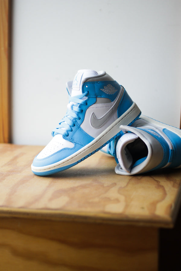 W AIR JORDAN 1 MID "DK POWDER BLUE/NEUTRAL GREY-WHITE-SAIL"