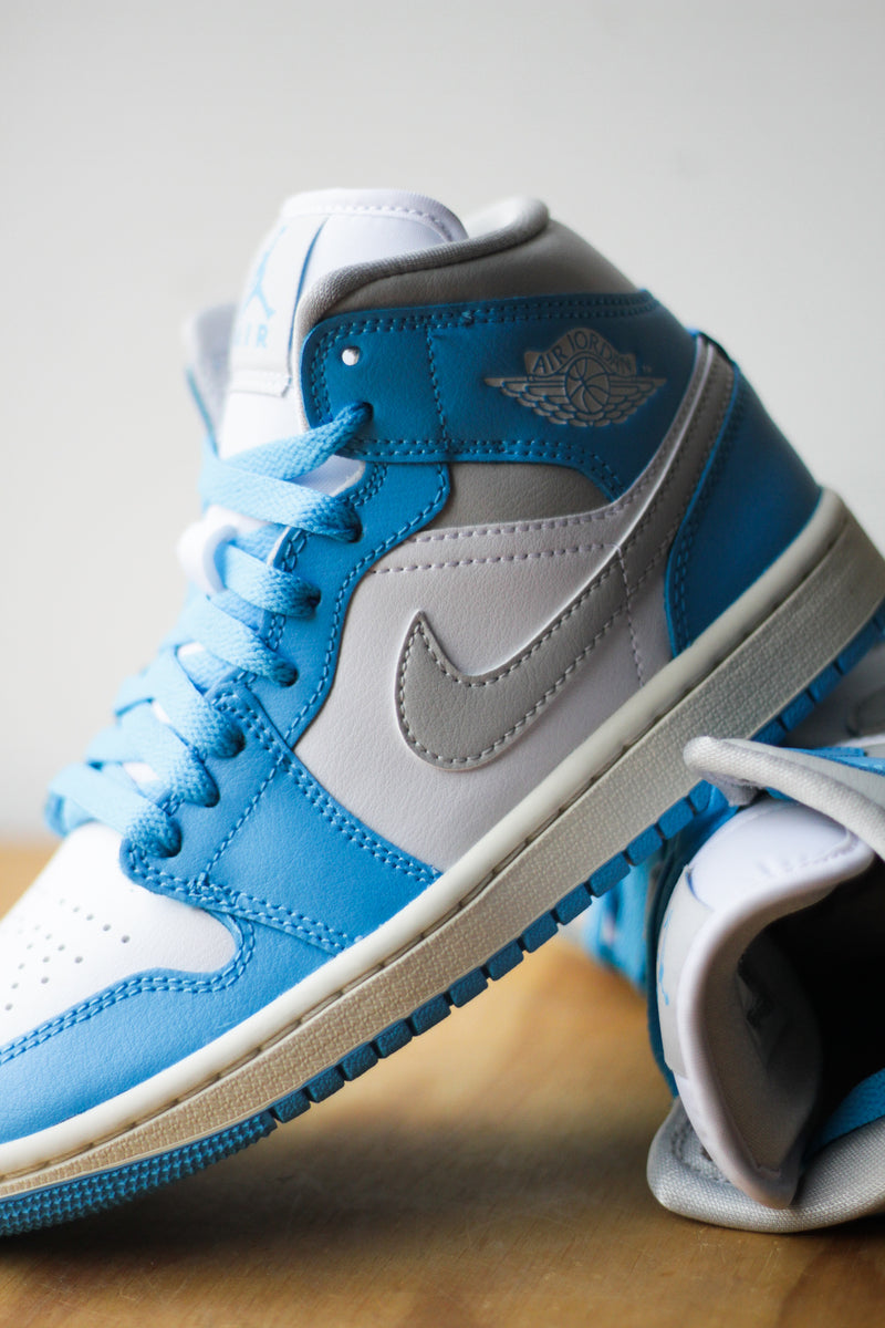 W AIR JORDAN 1 MID "DK POWDER BLUE/NEUTRAL GREY-WHITE-SAIL"