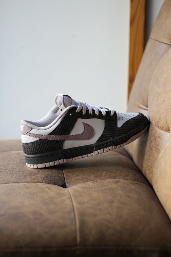 NIKE DUNK LOW SE "MEDIUM ASH/TAUPE GREY-VAST GREY"