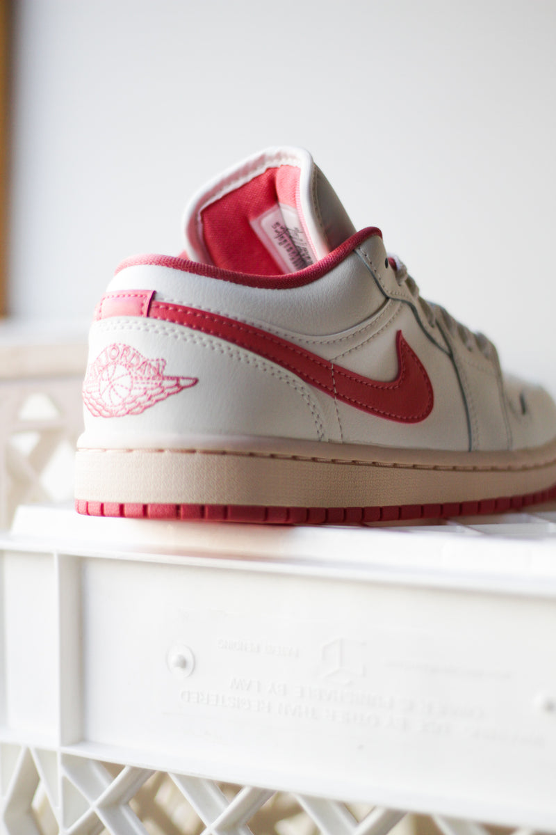 W AIR JORDAN 1 LOW "SAIL/PINK SALT-GUAVA ICE"