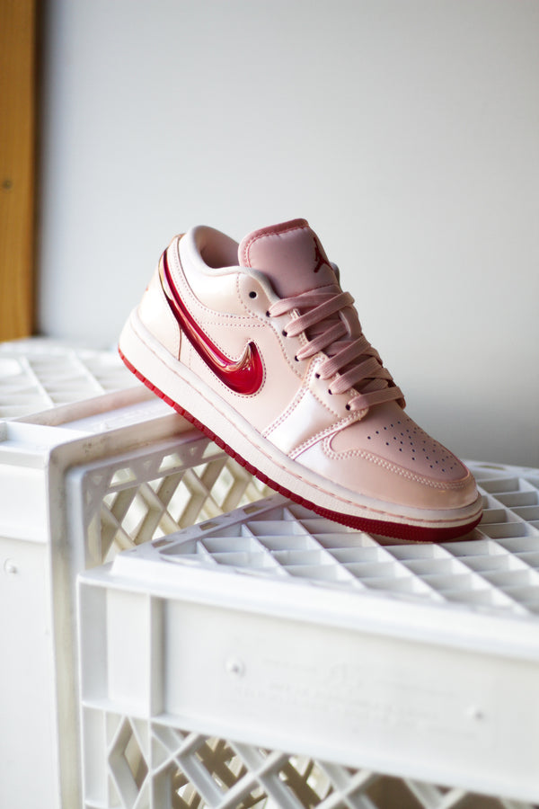 W AIR JORDAN 1 LOW SE "WASHED CORAL/GYM RED-WASHED CORAL"