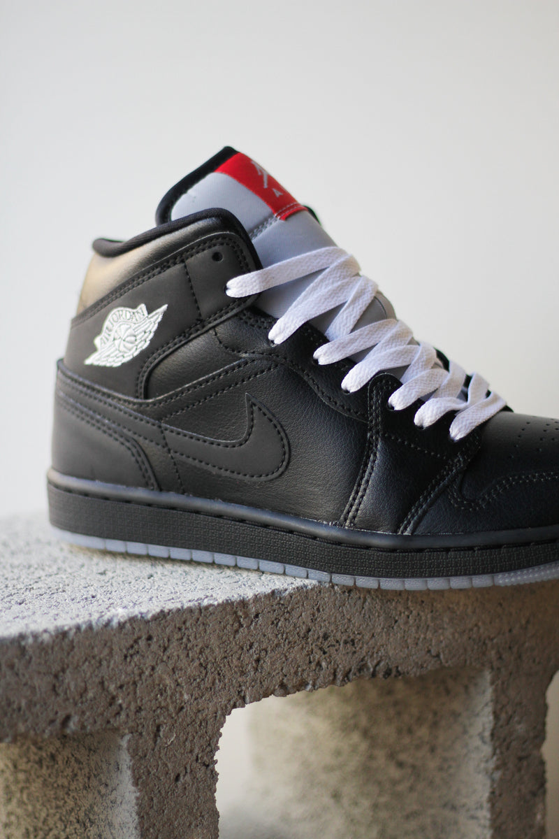 AIR JORDAN 1 MID SE "BLACK/BLACK-WHITE-WOLF GREY"