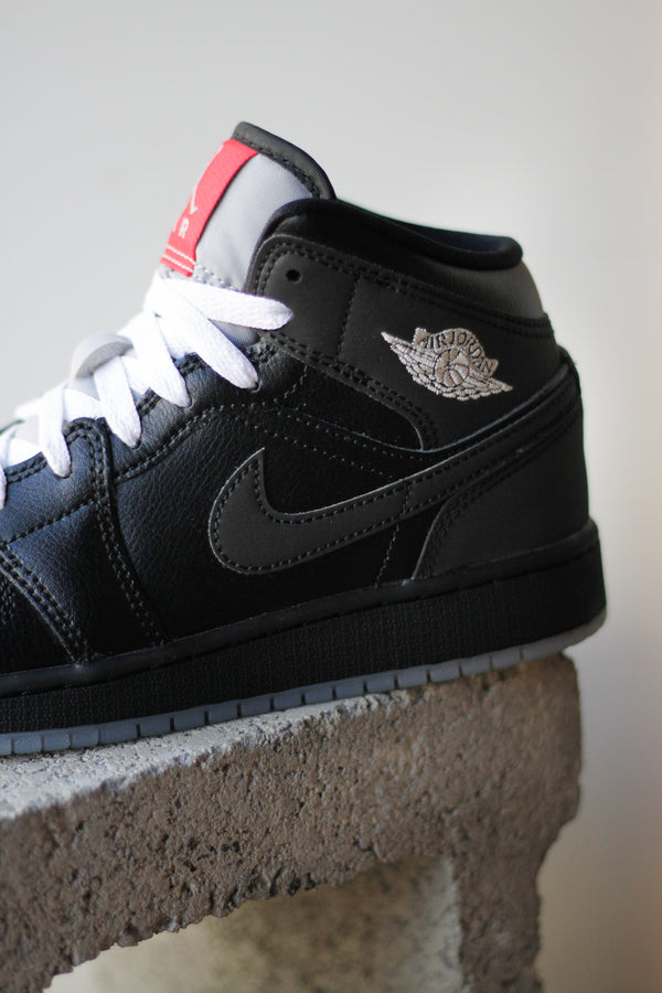 AIR JORDAN 1 MID (GS) "BLACK/BLACK-WHITE-WOLF GREY"