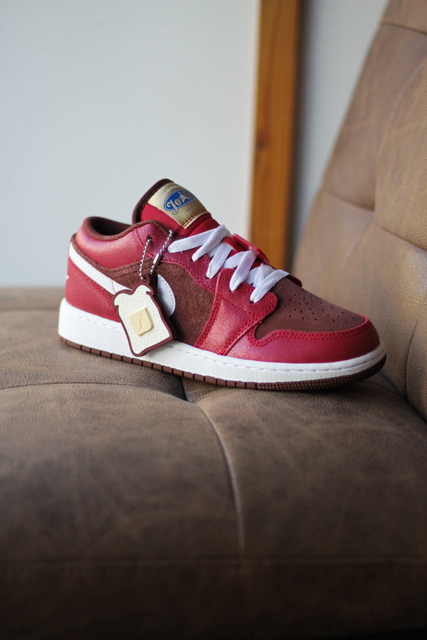 AIR JORDAN 1 LOW SE (GS) "DARK PONY/WHITE-VARSITY RED-COCONUT MILK"