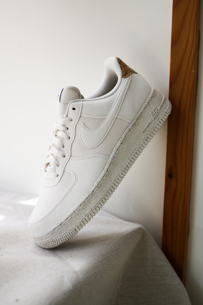 NIKE AIR FORCE 1 '07 LV8 DV7184 001