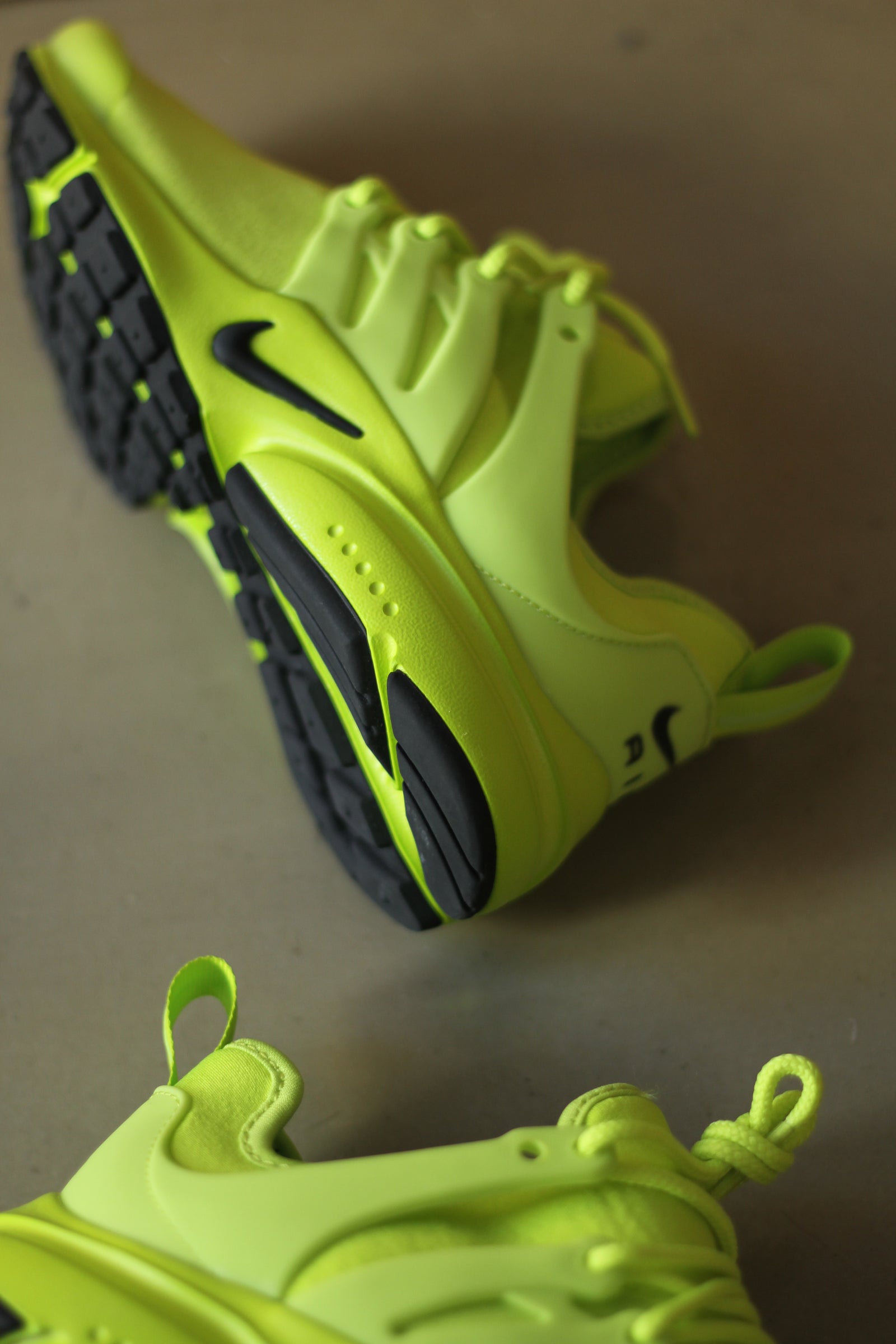 Neon green nike presto online